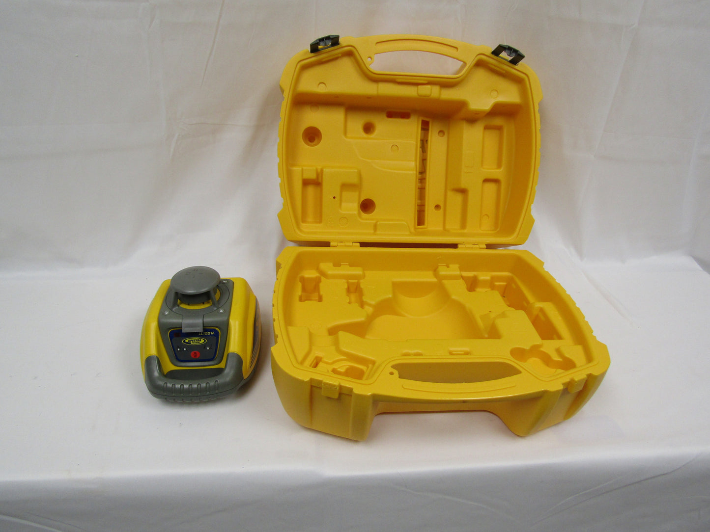 Spectra Precision LL100 laser with Carrying case Used